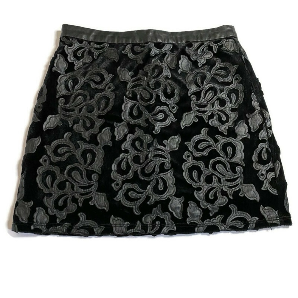🤎3/$25 Black leather mini skirt